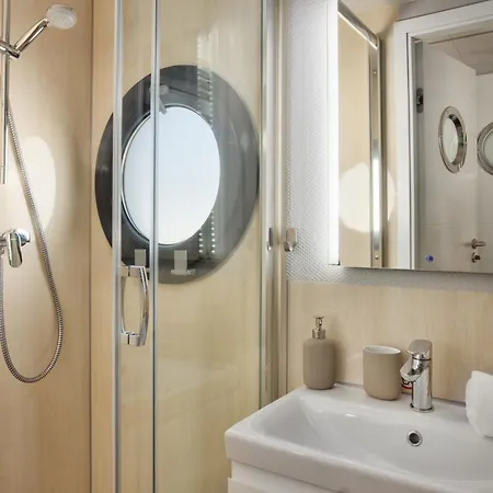 Holiday home Hausboot - Kleine Auszeit *